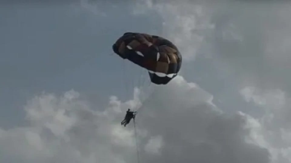Daman Parasailing Accident 3 People Fell Down from Mid Air in Daman Jampore Beach Watch Video
