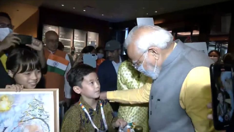 Pm modi japan visit, Watch video, Japanese kids talks in hindi with pm modi in Tokyo goes viral