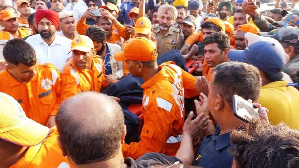 Ritik was pulled out from borewell With the help of Gurinder in Punjab