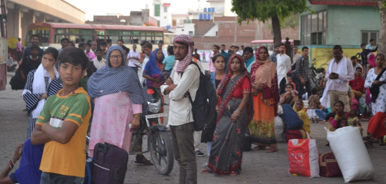 bus,farrukhabad news,civic amenities,rodways,yatri