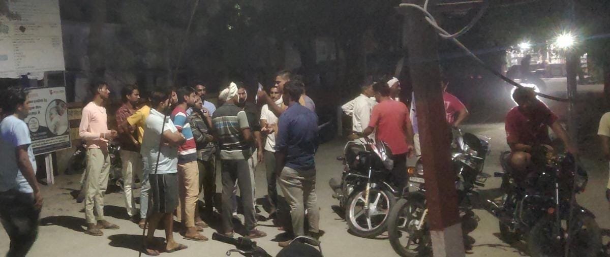 Newspaper seller's brother dies due to tractor trolley collision