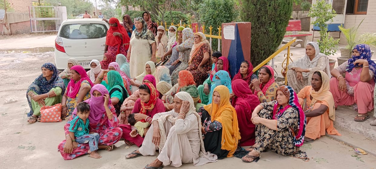 Gheraoed the police station demanding a ban on drug trade