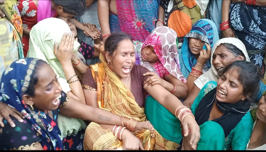 Bike rider dies after being hit by tractor-trolley, family jammed the road