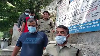 Sacxe Video - Uttarakhand:à¤¹à¥‹à¤Ÿà¤² à¤®à¥‡à¤‚ à¤à¤¸à¥‡ à¤¹à¤¾à¤² à¤®à¥‡à¤‚ à¤¥à¥‡ à¤¤à¥€à¤¨ à¤ªà¥à¤°à¥à¤· à¤”à¤° à¤¦à¥‹ à¤®à¤¹à¤¿à¤²à¤¾à¤à¤‚, à¤†à¤ªà¤¤à¥à¤¤à¤¿à¤œà¤¨à¤•  à¤¸à¤¾à¤®à¤¾à¤¨ à¤¦à¥‡à¤– à¤ªà¥à¤²à¤¿à¤¸ à¤¹à¥ˆà¤°à¤¾à¤¨ - High Profile Sex Racket Exposed