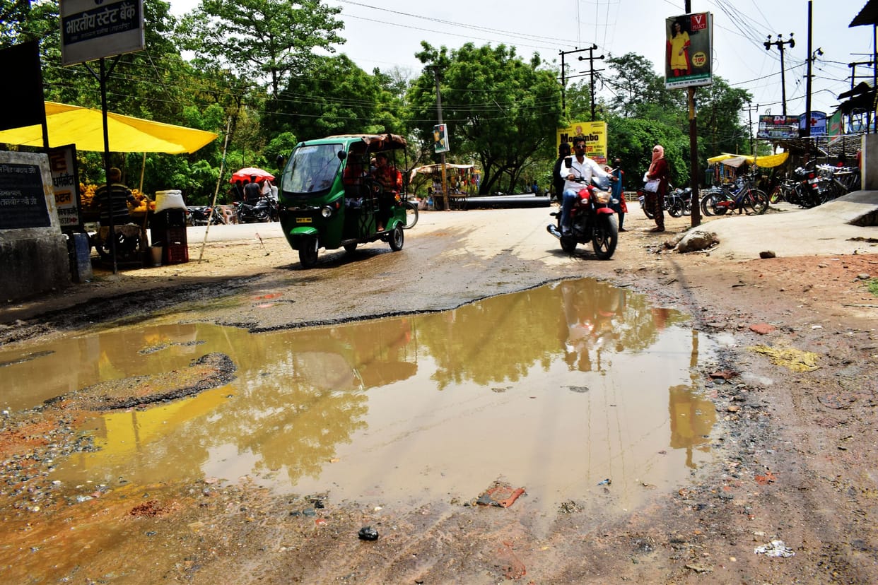 1.4 mm rain with strong wind, mercury dropped by ten degrees