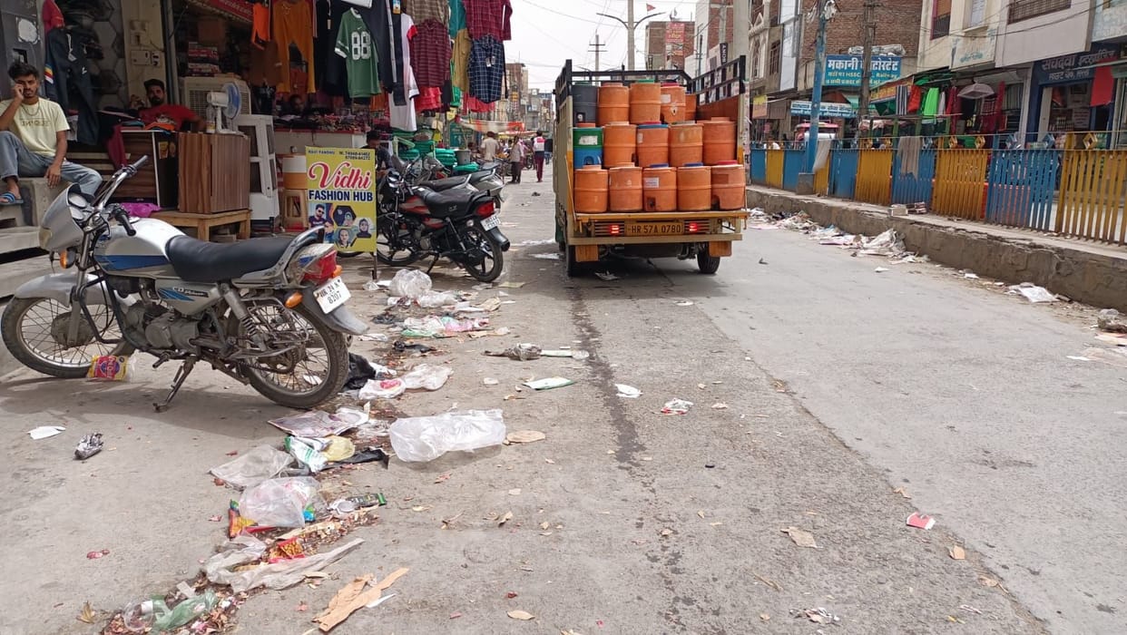 Strike: Broom did not work in the city, 35 tons of garbage scattered on the streets