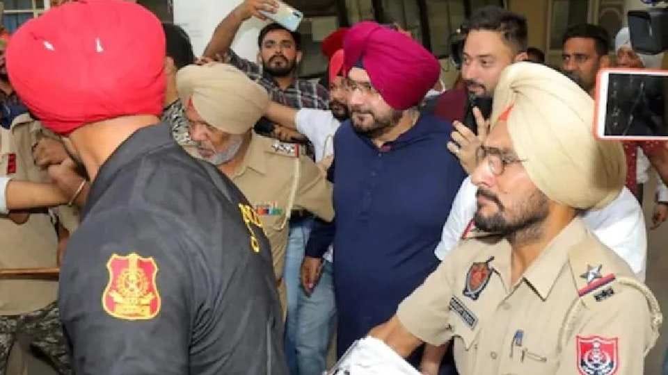 Congress leader Navjot Sidhu health deterioted, navjot sidhu checkup in patiala jail