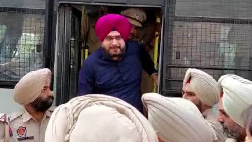 Navjot Singh Sidhu health examined by a board of three doctors at Rajindra Hospital