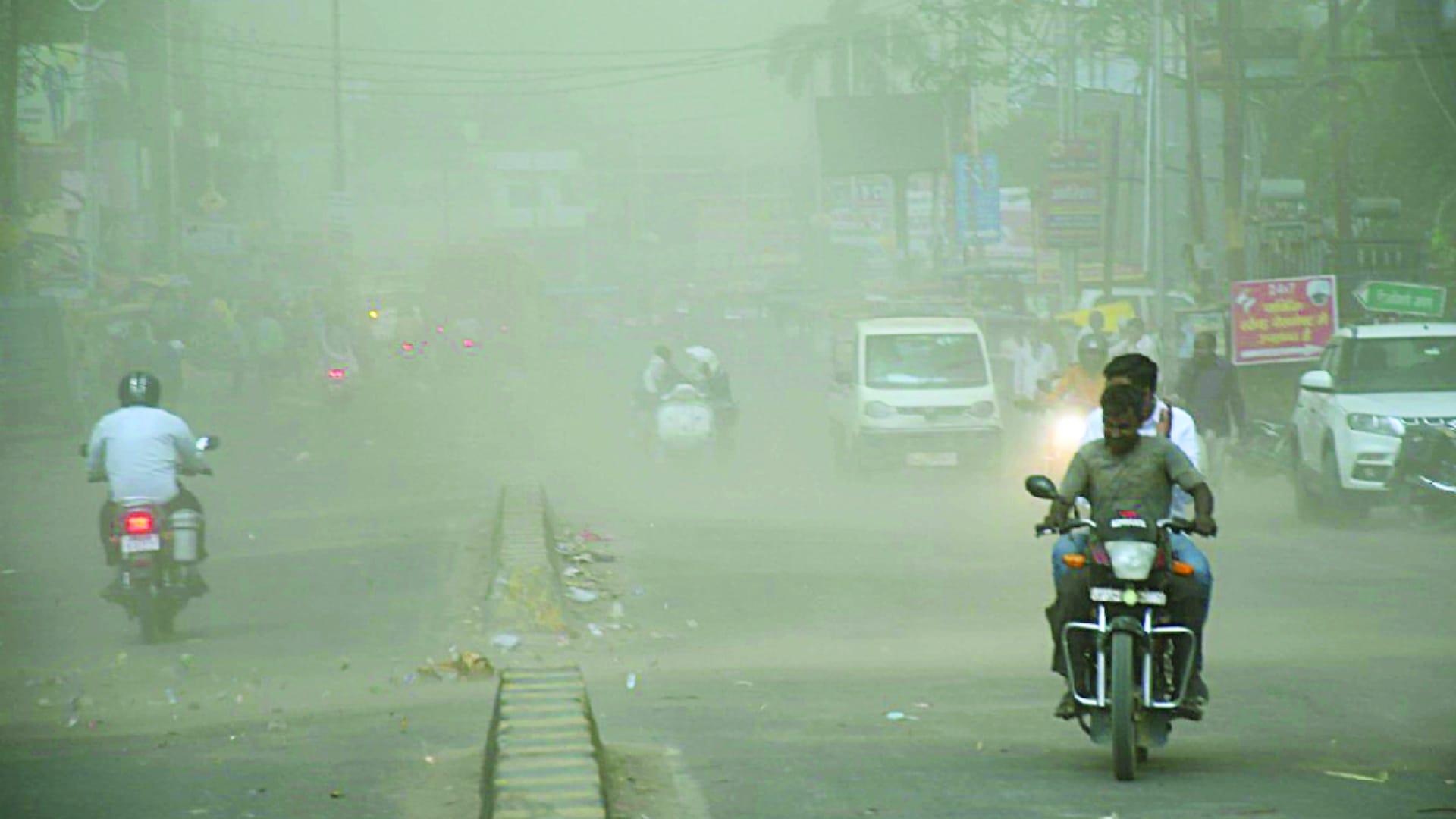 Lucknow: After the dusty half, people got relief from the heat due to heavy rain, pleasant weather will remain for three days