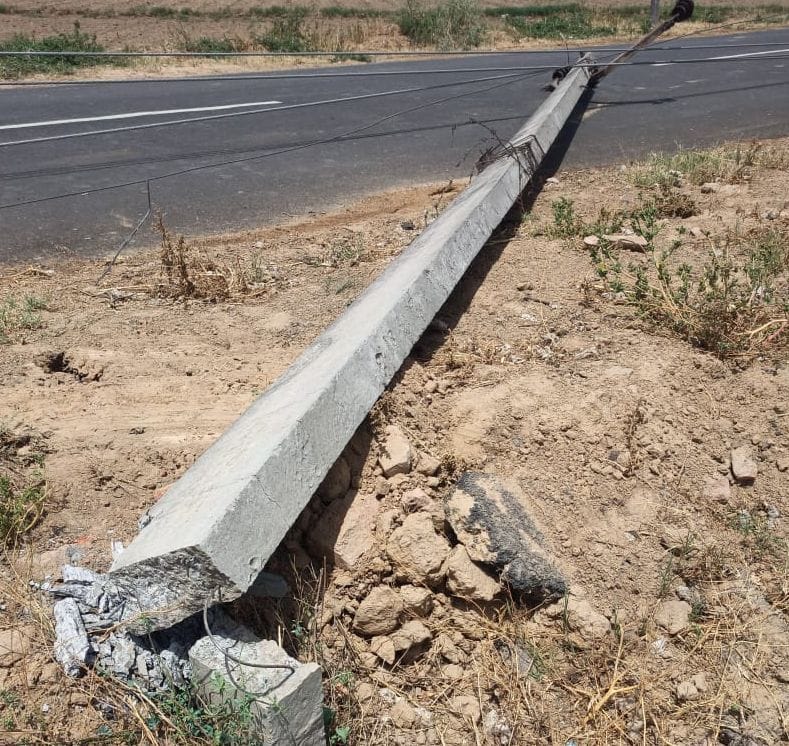 Electricity poles fell due to strong storm in Fatehabad, electricity disrupted in villages