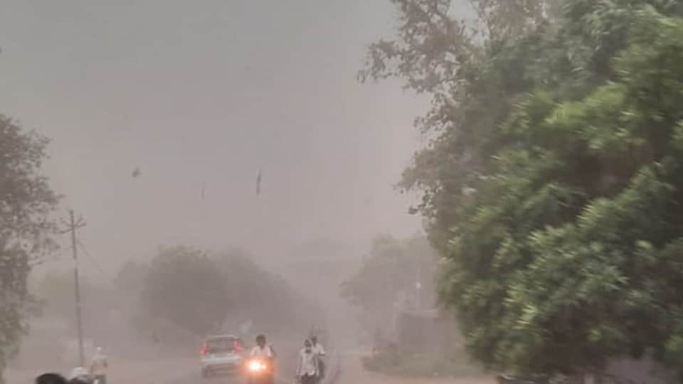 child dies after wall collapses during thunderstorm in Firozabad