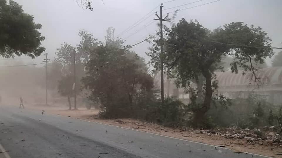 child dies after wall collapses during thunderstorm in Firozabad