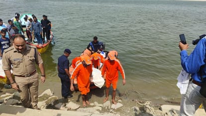 Breaking News varanasi Seven people drowned after boat capsizes in Ganga  search for 5 people continues