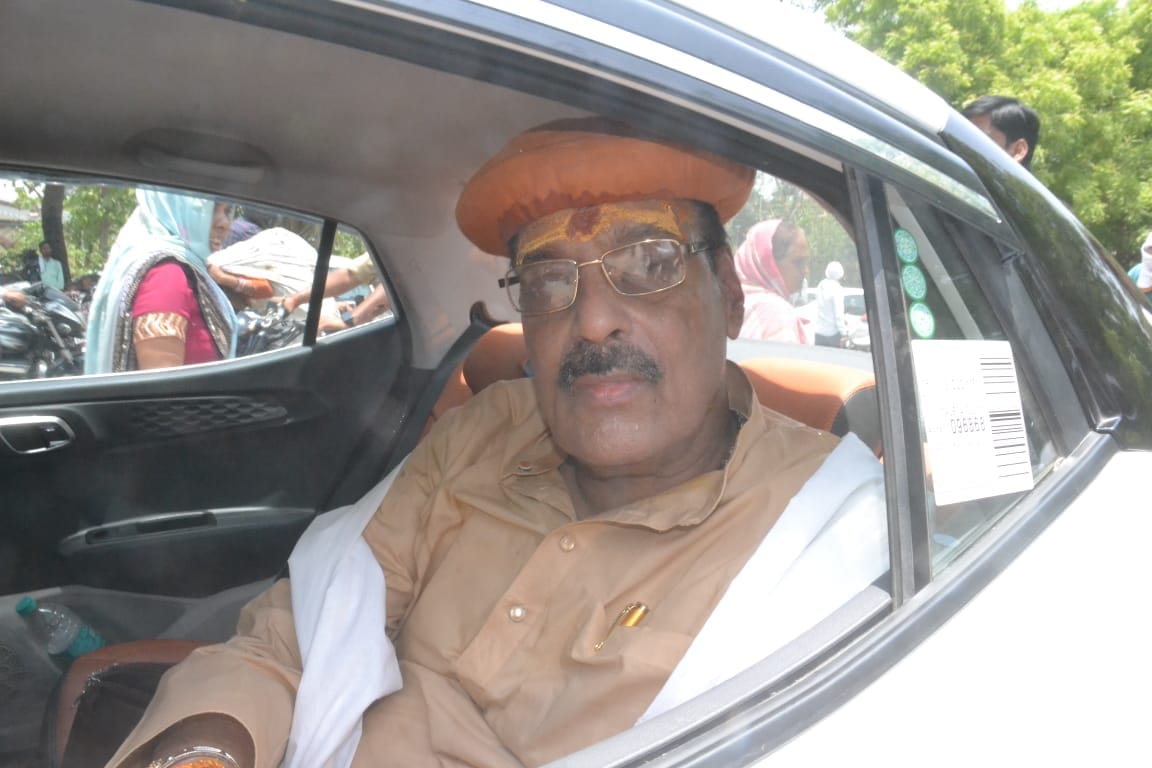 Gyanvapi Issue Former mahant of kashi Vishwanath temple said RSS chief is not aShankaracharya who should obey him