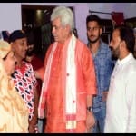 उमरान के घर उप राज्यपाल मनोज सिन्हा पूरे परिवार को बधाई देने पहुंचे