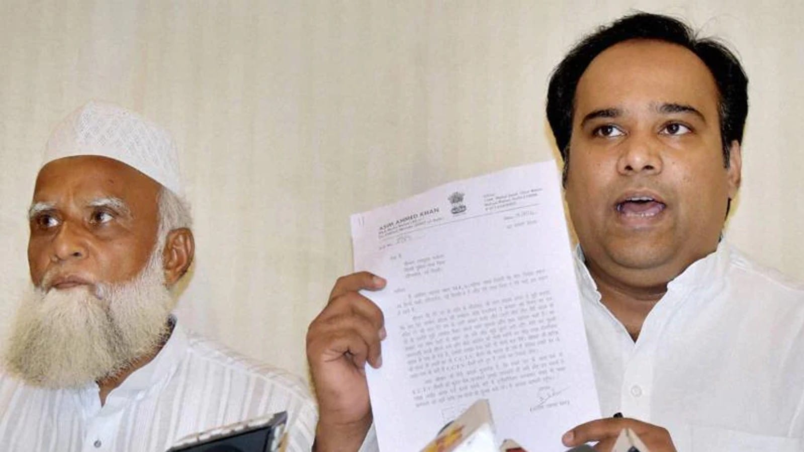 Aap Kejriwal Ministers Caught Taking Bribe of Six Lakhs in Delhi Law Minister Went to Jail