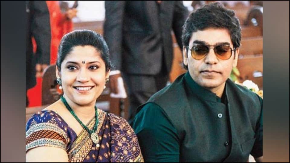 Ashutosh Rana and actress Renuka Shahane wedding anniversary love story films and career