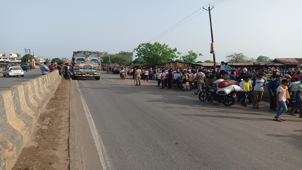 Accident in Sonbhadra Bike rider dies after being hit by truck