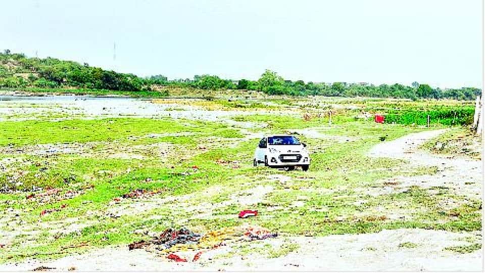 Yamuna bad condition From Poiya Ghat to yamuna kinara no water in river agra news