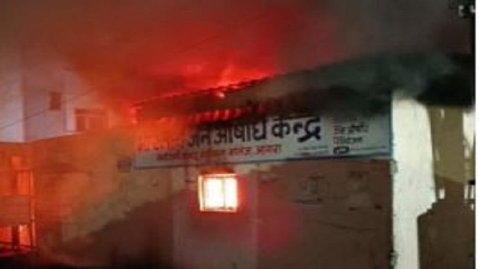 Fire break out in Medical store in SN Medical College Agra 