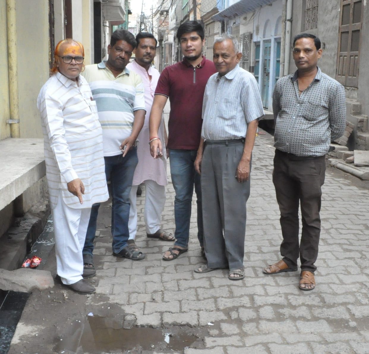 Hathras: The roads were dug to lay the pipeline, neither water was found, nor pits were filled