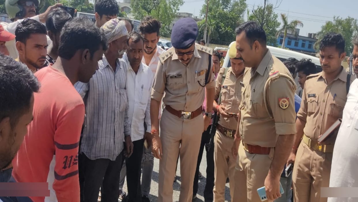 Amroha motel worker shot dead found dead body at border