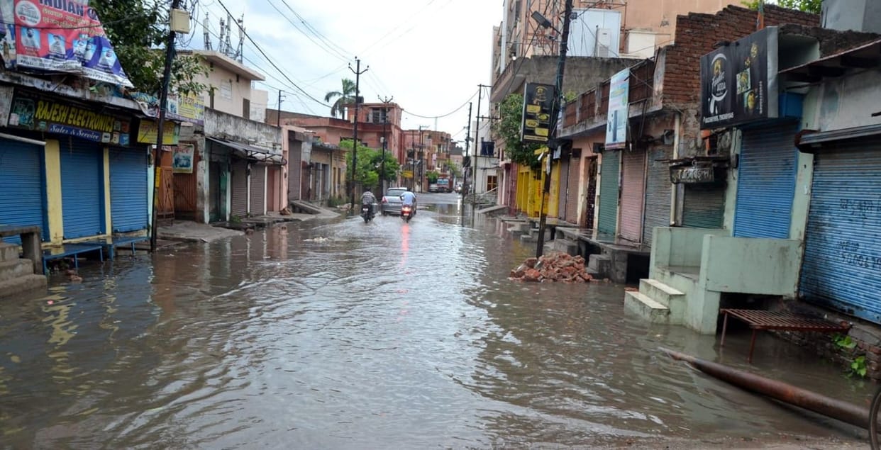 Thunderstorm - rain caused power failure in the city