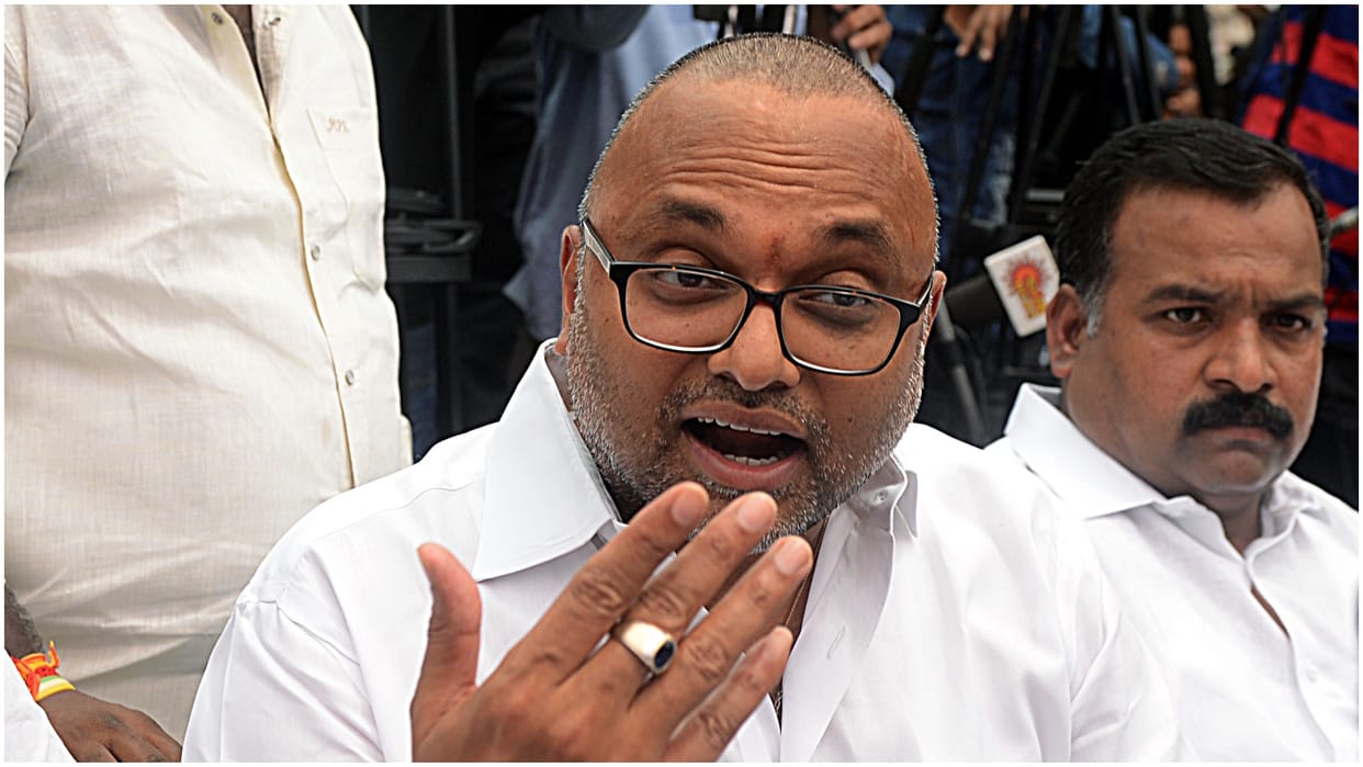 Congress leader Karti Chidambaram on CBI raids denies allegations on visa issue news in Hindi