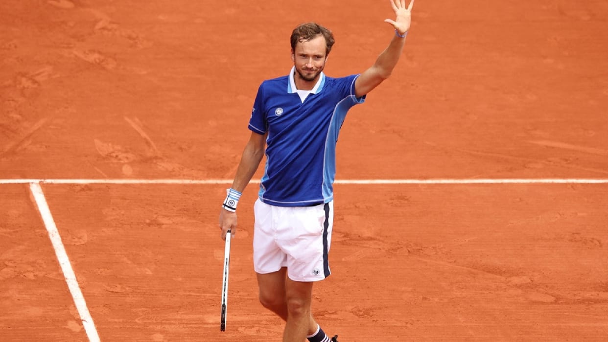 French Open 2022 Daniil Medvedev reached the second round with an easy win against Facundo Bagnis