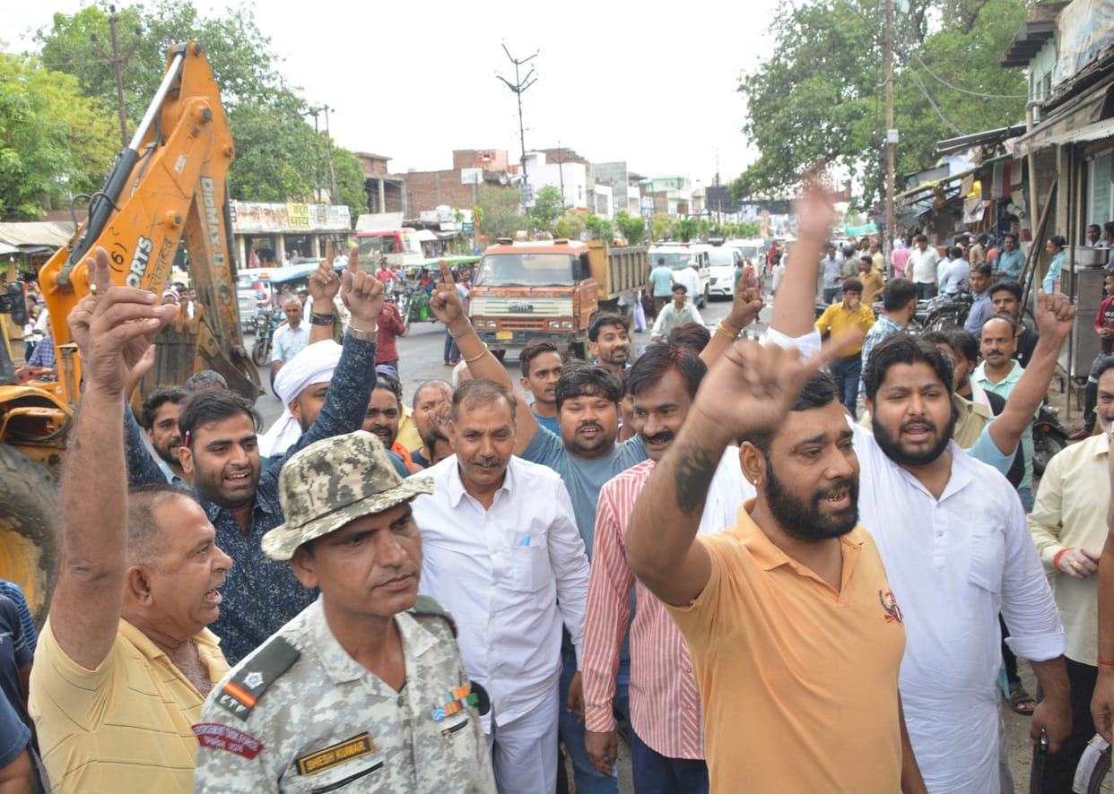 During the anti-encroachment campaign, traders raised slogans