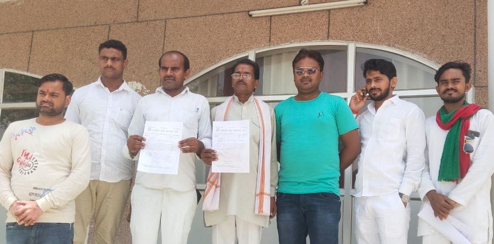 Traders demonstrated for the disclosure of theft