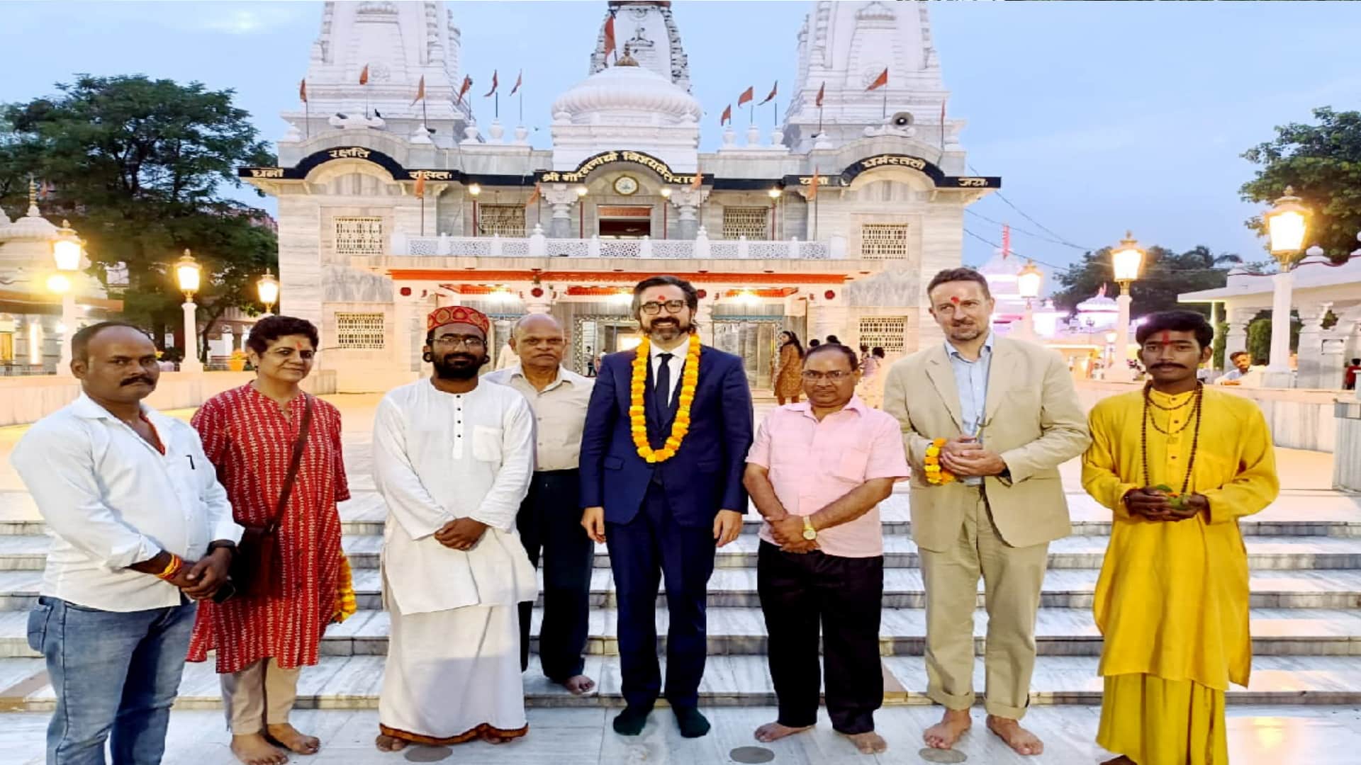 UK diplomat Alan Gemmel stunned to reach terracotta village Aurangabad