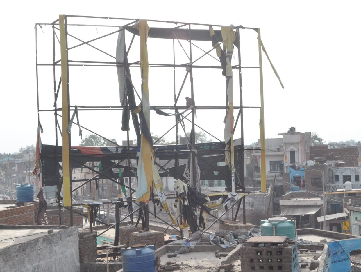 Hathras: Night rain with strong winds, heat wave loosens