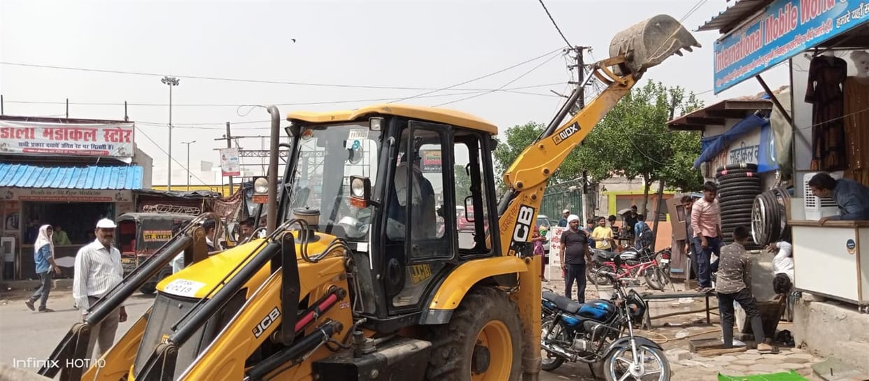 Hathras: JCB broke encroachment, created panic
