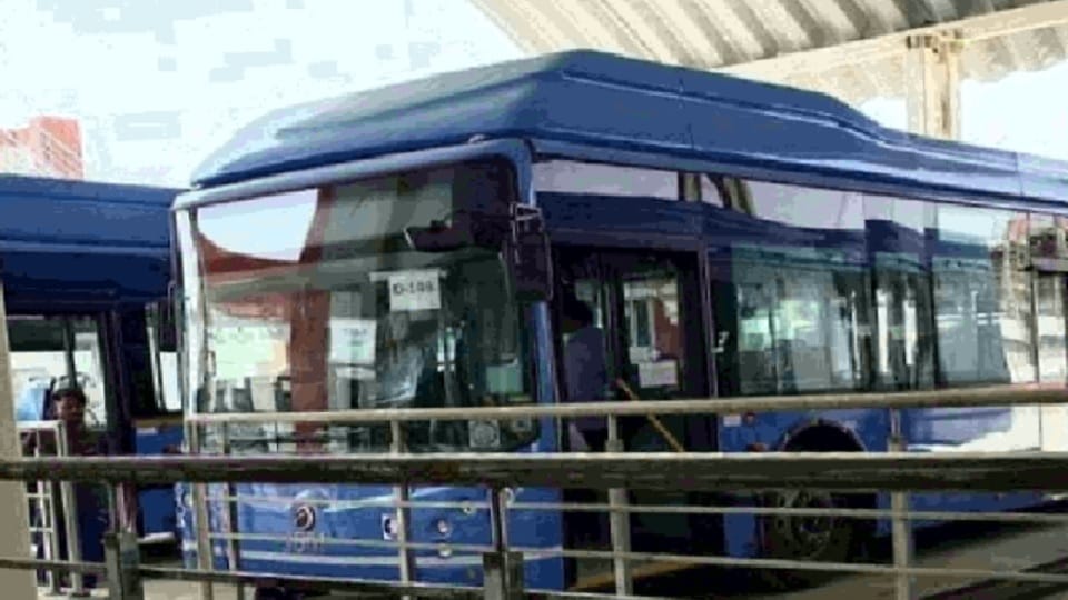 Delhi CM Arvind Kejriwal To Flag Off 150 Electric Bus News in Hindi