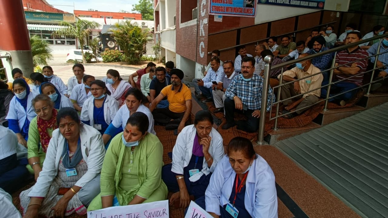 Jammu Medical Employees Strike continues many services come to a standstill patients facing problems