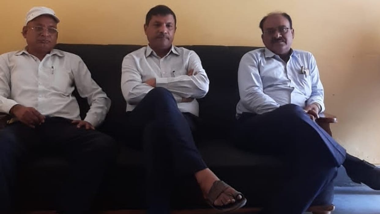 Rewa: District CEO arrested red handed taking bribe of 10 thousand, was taking money from Gram Panchayat Sarpanch at home