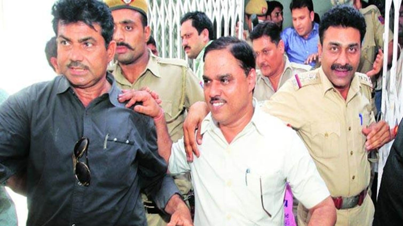 Aap Kejriwal Ministers Caught Taking Bribe of Six Lakhs in Delhi Law Minister Went to Jail