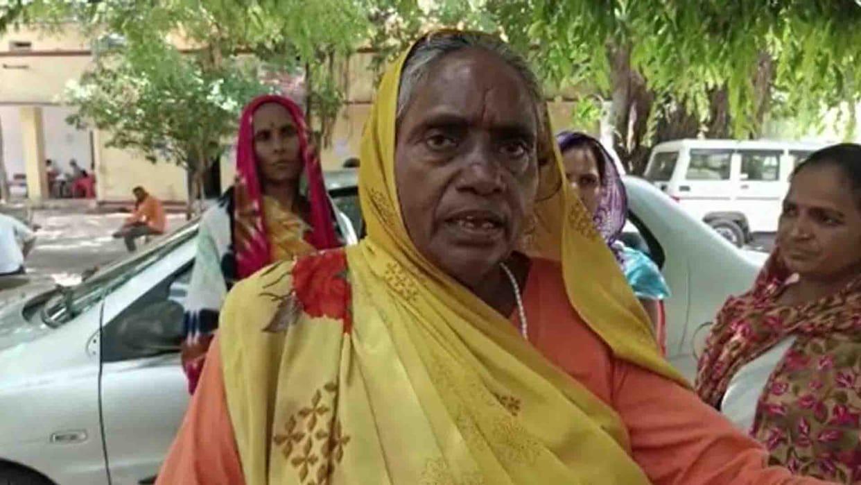 CMS holds Asha Bahu hostage in hamirpur