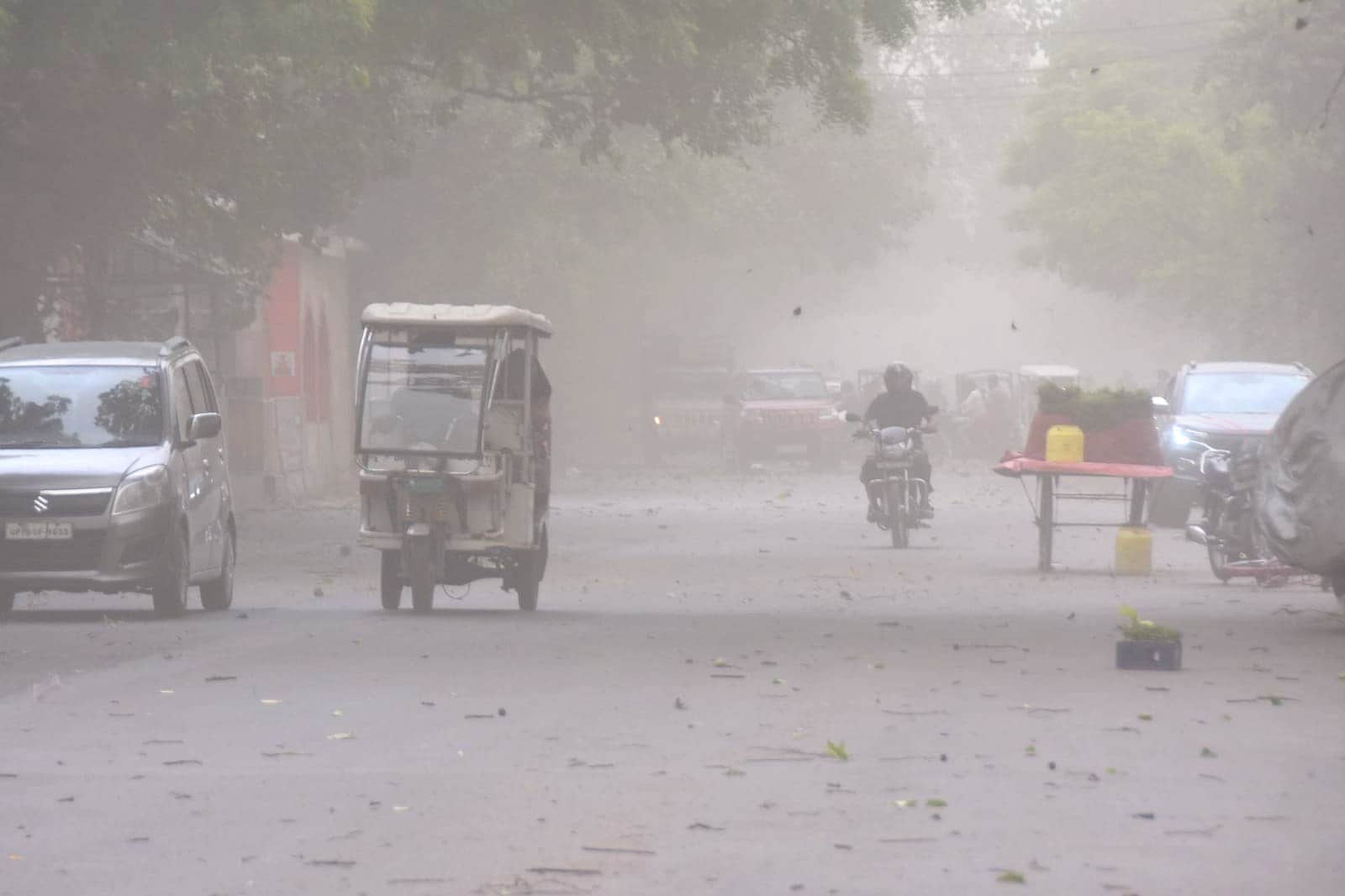 UP Weather Update, Heavy thunderstorm rain created orgy, normal life disturbed, relief from heat after 50 days