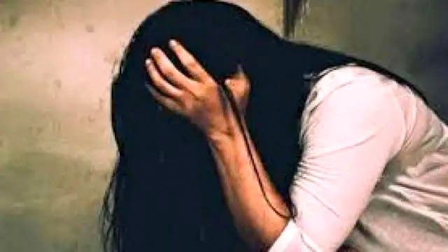 the wife accused the inspector husband of pressurizing her to have a relationship with friends in Kanpur 