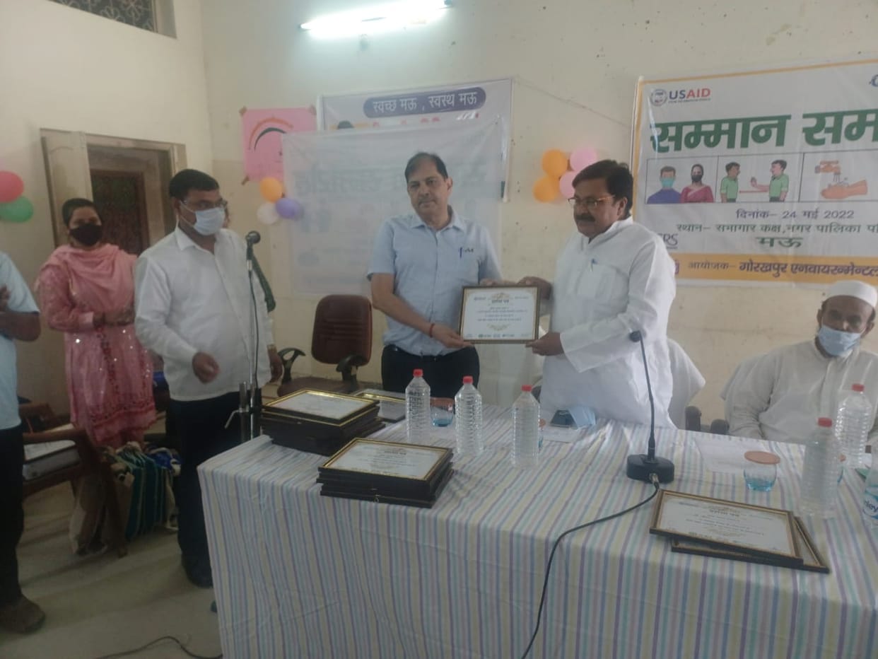Those who contributed significantly to vaccination were honored