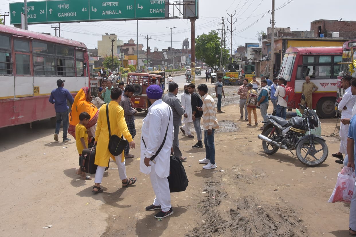 Lack of facilities at temporary bus stands, passengers hustle