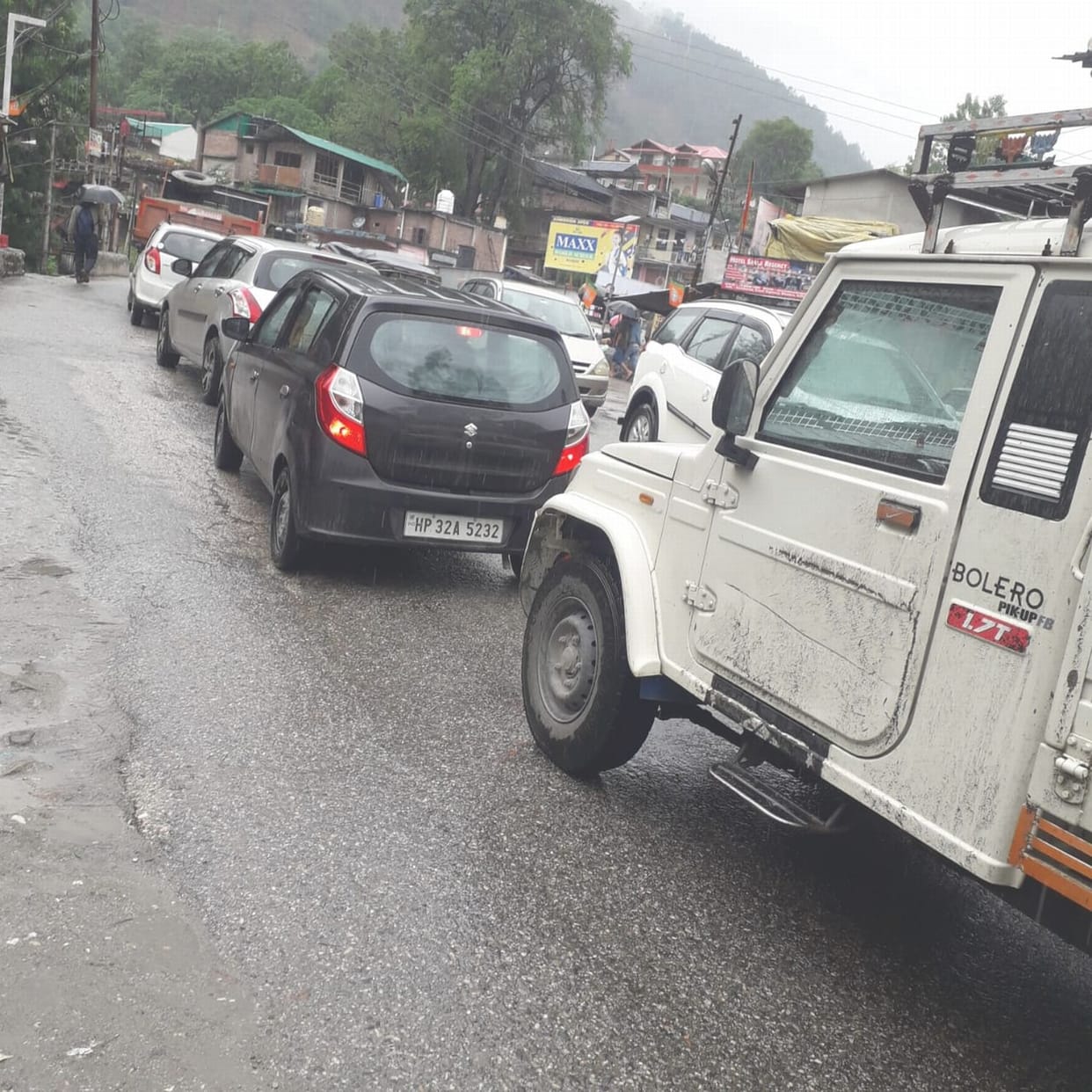 360 passengers stuck in buses for 12 hours due to landslide in Mandi