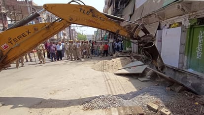 Encroachment removed in Katra Prayagraj amid protests