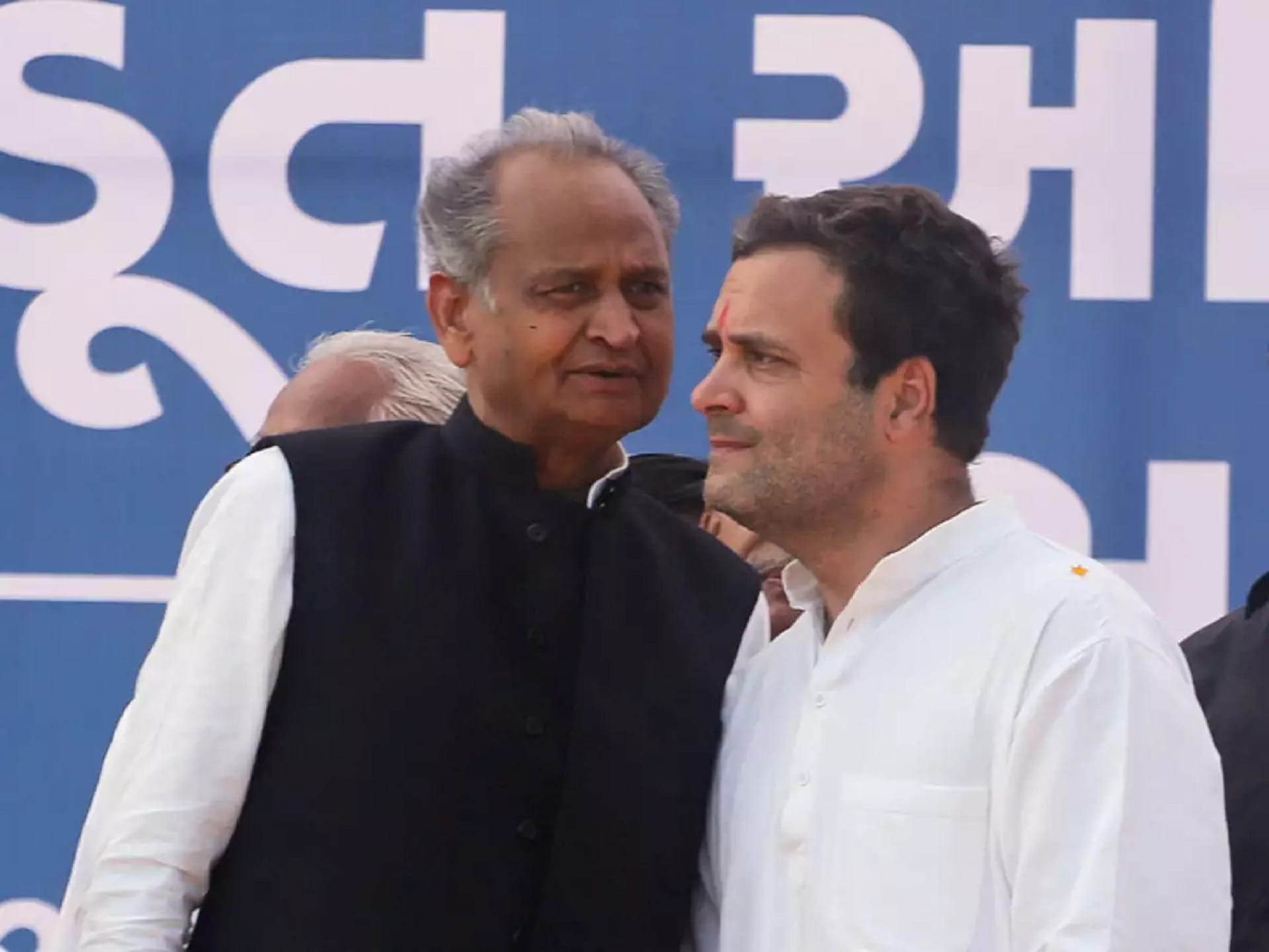Is the new president of congress is outside from the Gandhi family, who is the claimant?