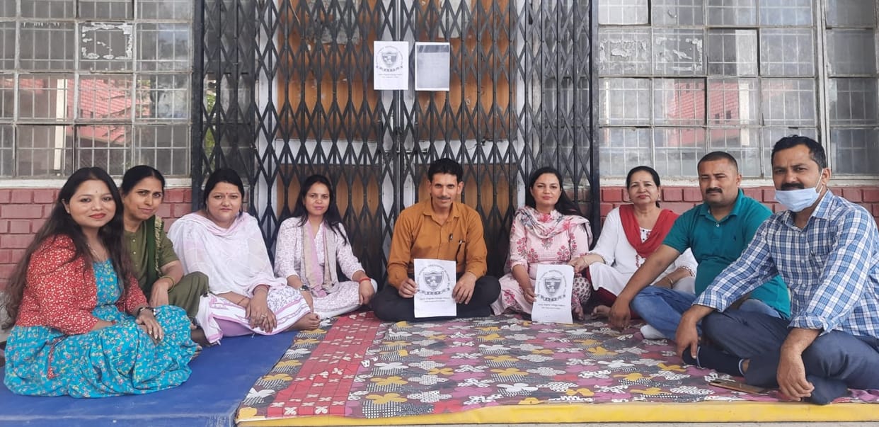 If the demands are not accepted by May 30, then there will be a gradual hunger strike in the entire state.