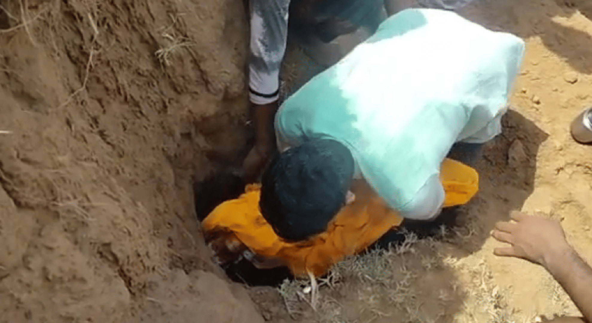 Rewa News: After the death of a monkey, people performed last rites