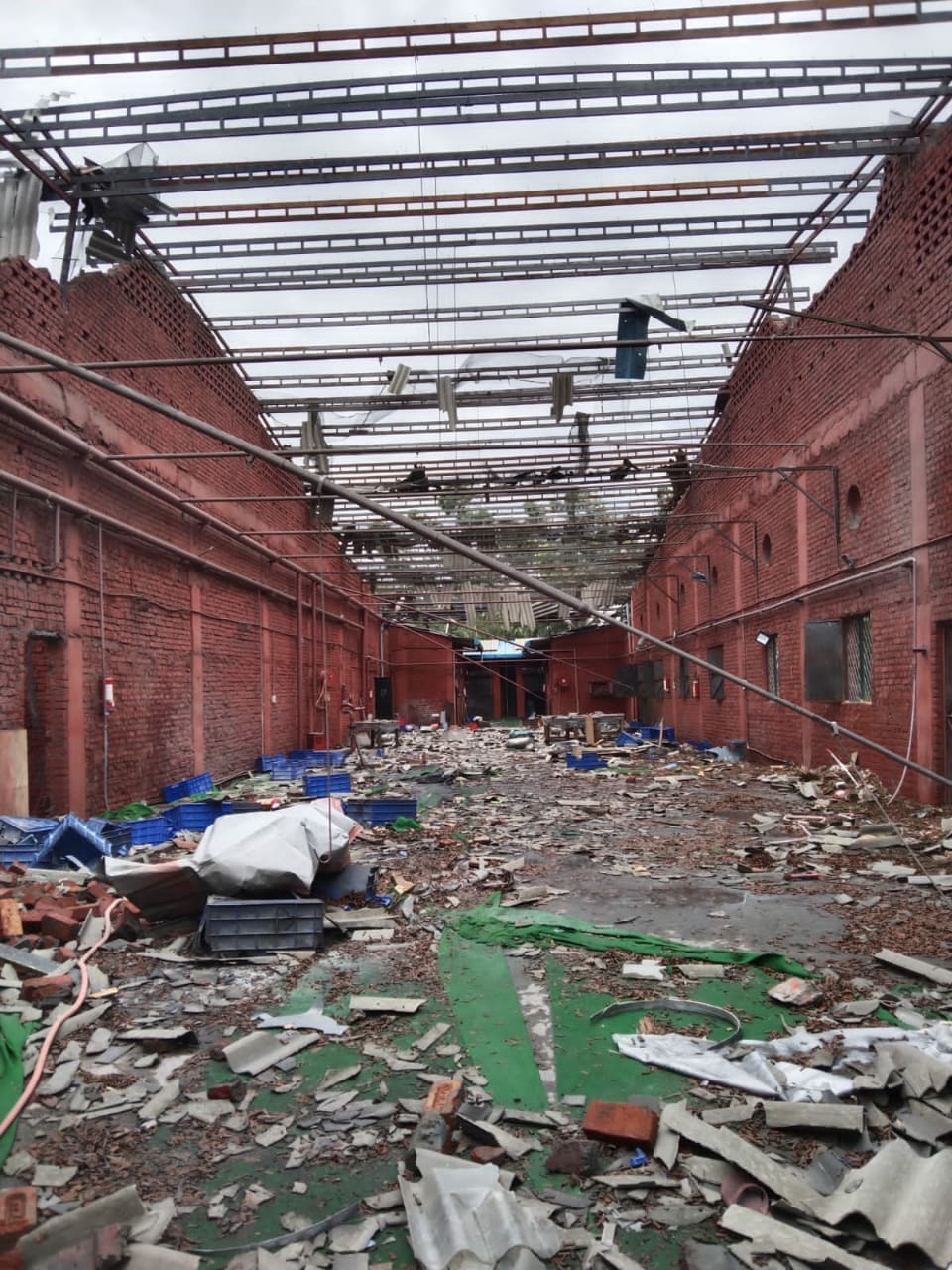 Explosion in firecracker factory, roof blown off, two workers injured