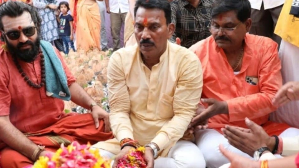 Mp News: Not Shivraj, Scindia is the Chief Minister of MP! Read why and how this happened